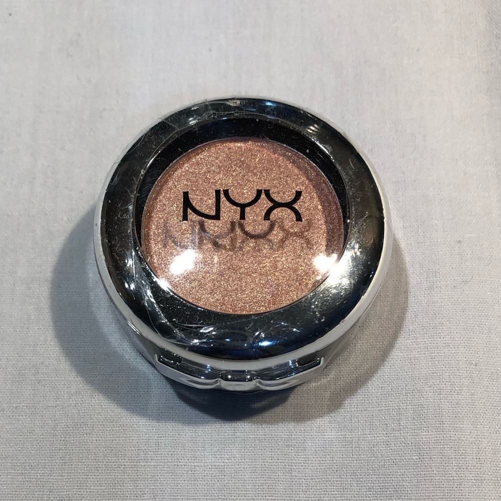 Nyx Prismatic Eyeshadow! Shade: Golden Peach.
